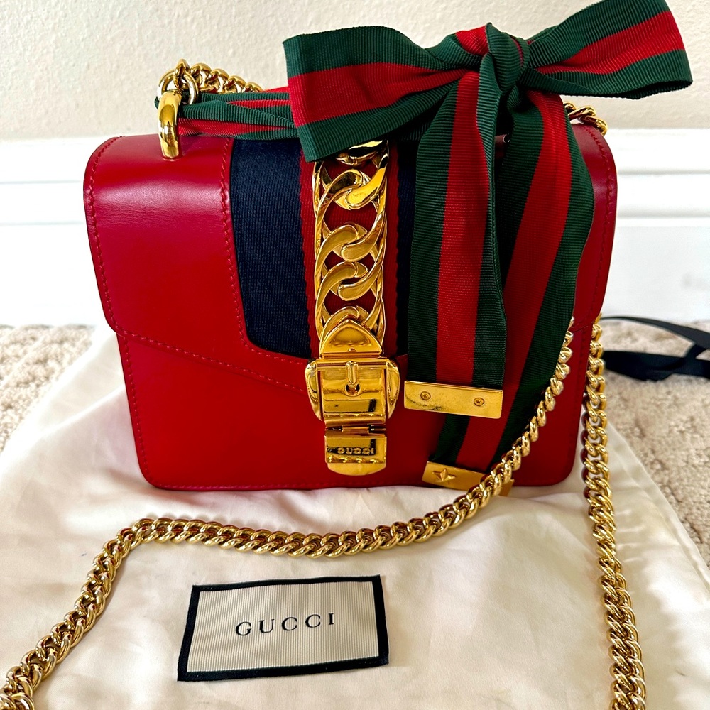 Authentic Gucci Sylvie chain crossbody bag